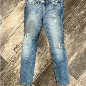 Girls Hollister distressed low-rise skinnies, size 1S (w25, L28)